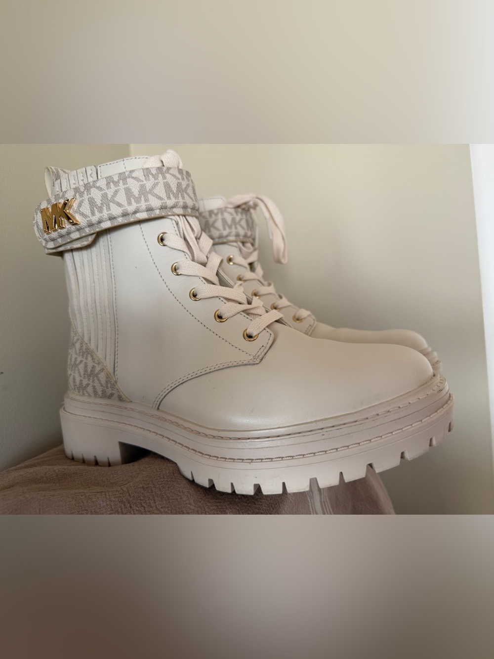 Michael Kors Stark Leather & Logo Combat Boots Cream Sz 6.5